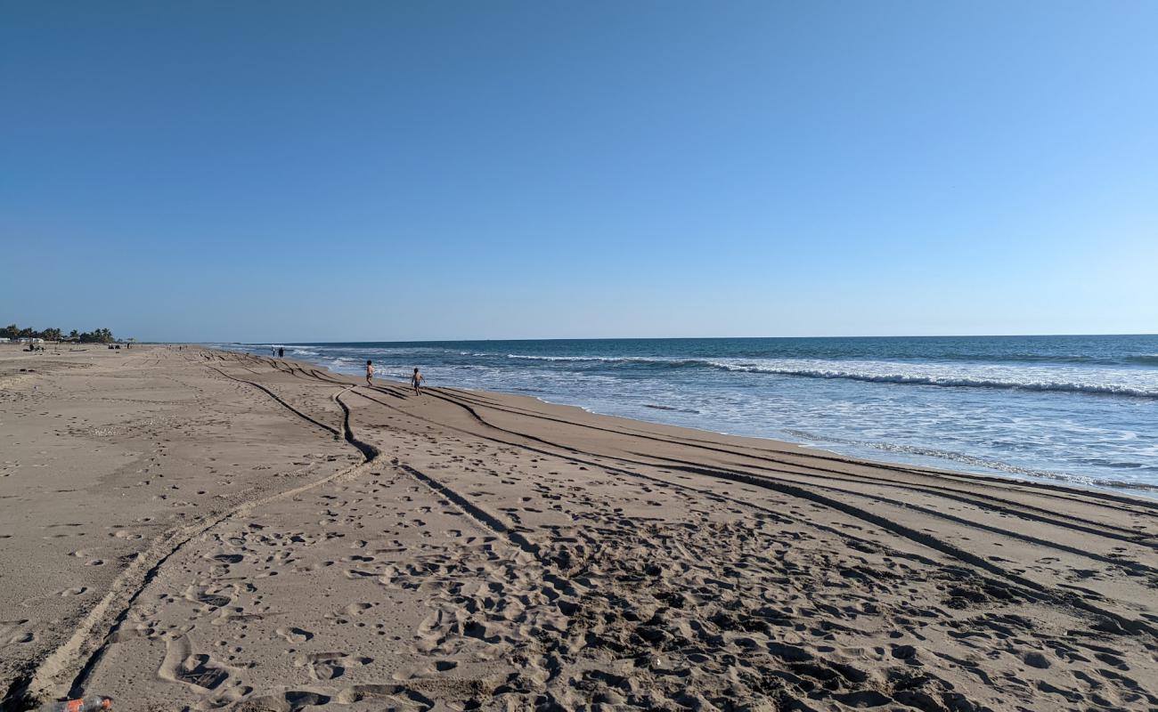 Фото El Caimanero beach с светлый песок поверхностью