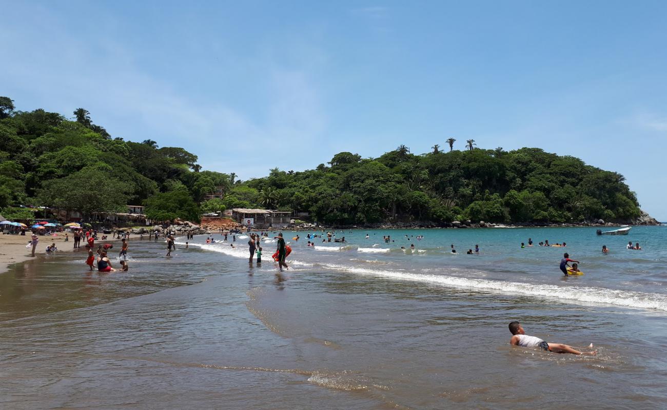 Фото Playa Platanitos с золотистый песок поверхностью