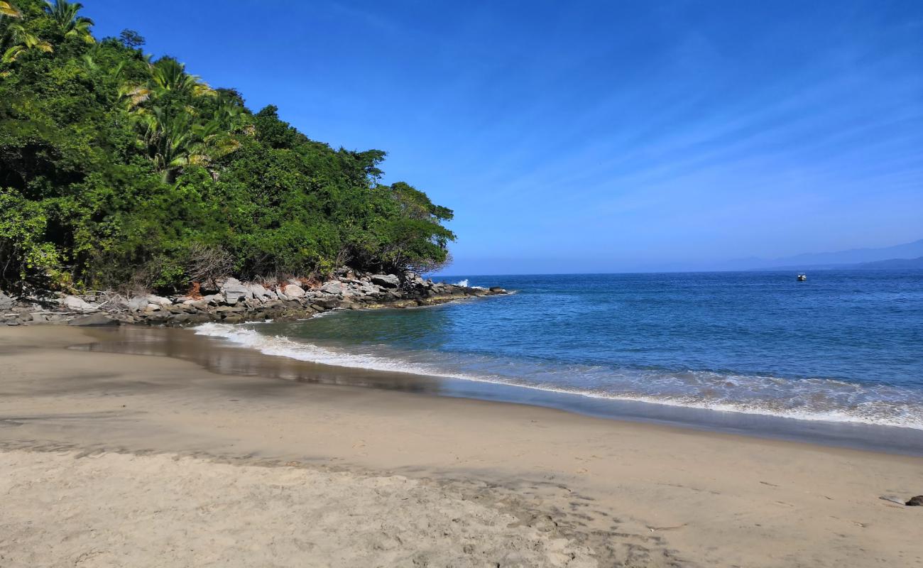 Фото Del Toro beach с светлый песок поверхностью