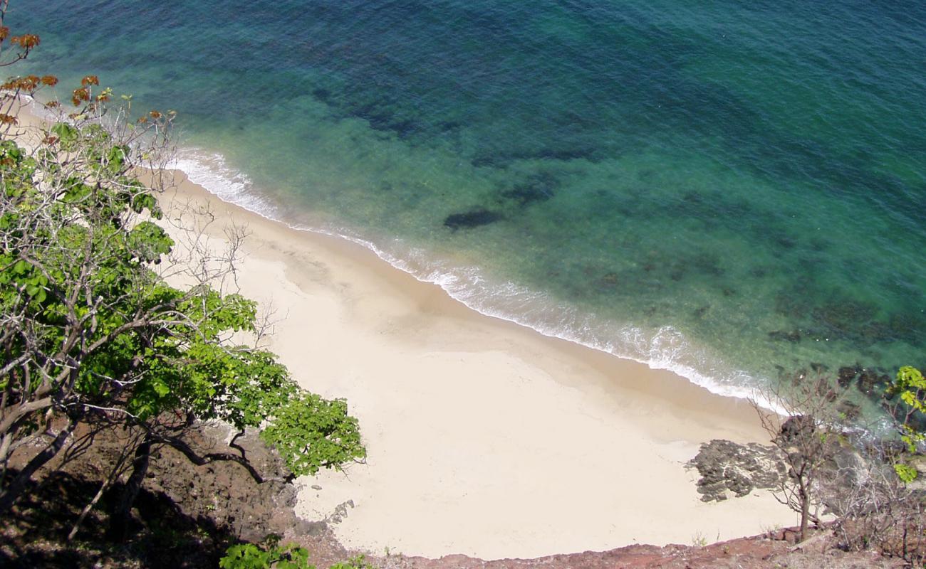 Фото Hongo beach с золотистый песок поверхностью