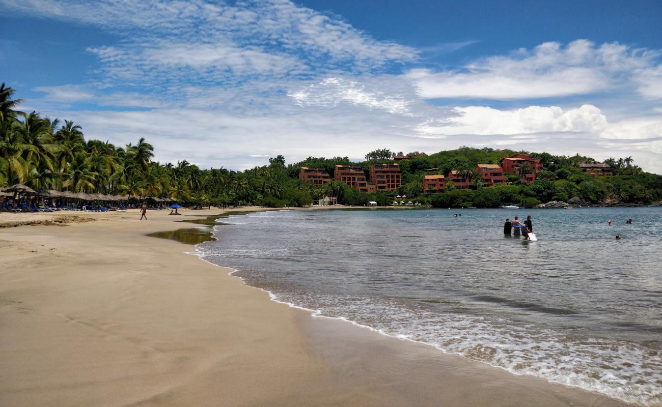 Фото Playa Quieta с темный чистый песок поверхностью