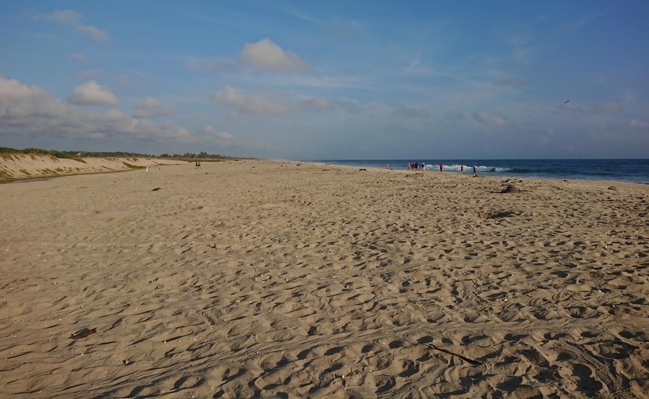 Фото Playa Escobilla с золотистый песок поверхностью