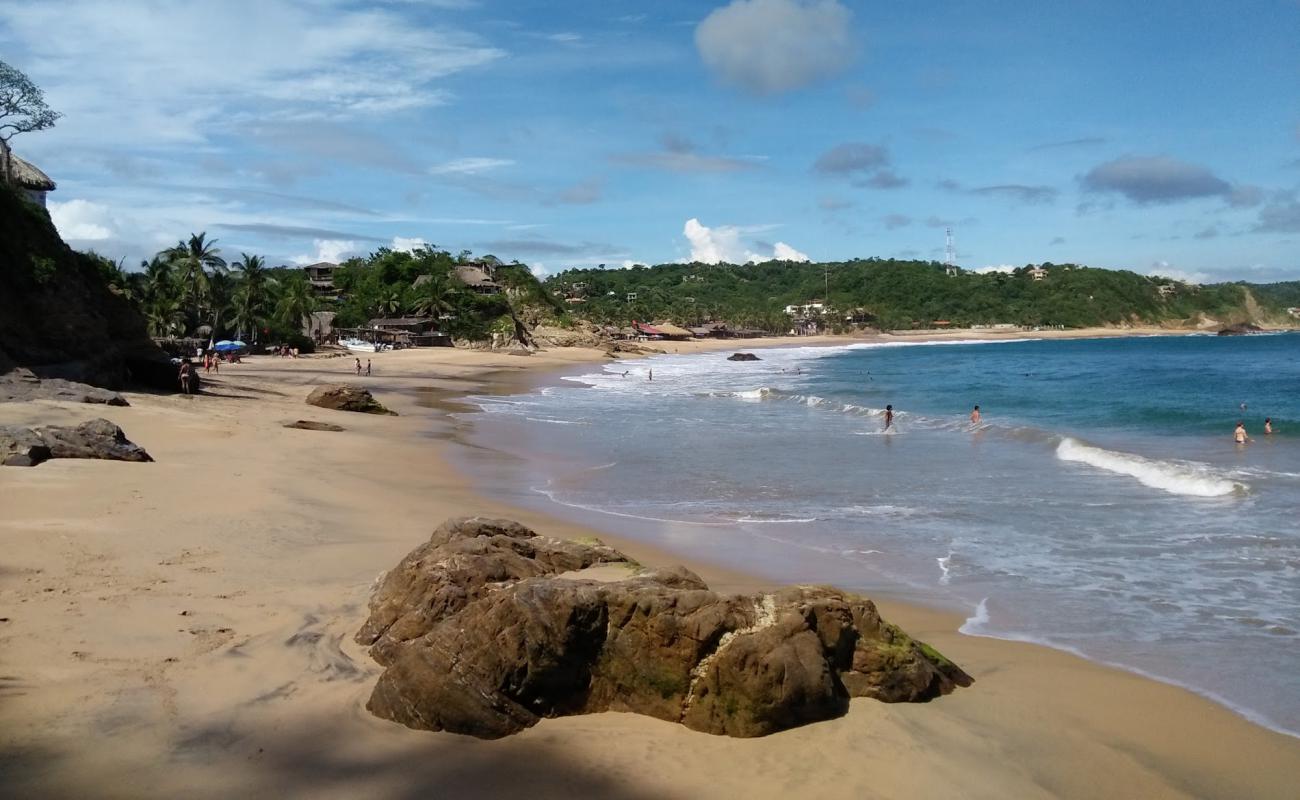 Фото Playa Mazunte с золотистый песок поверхностью