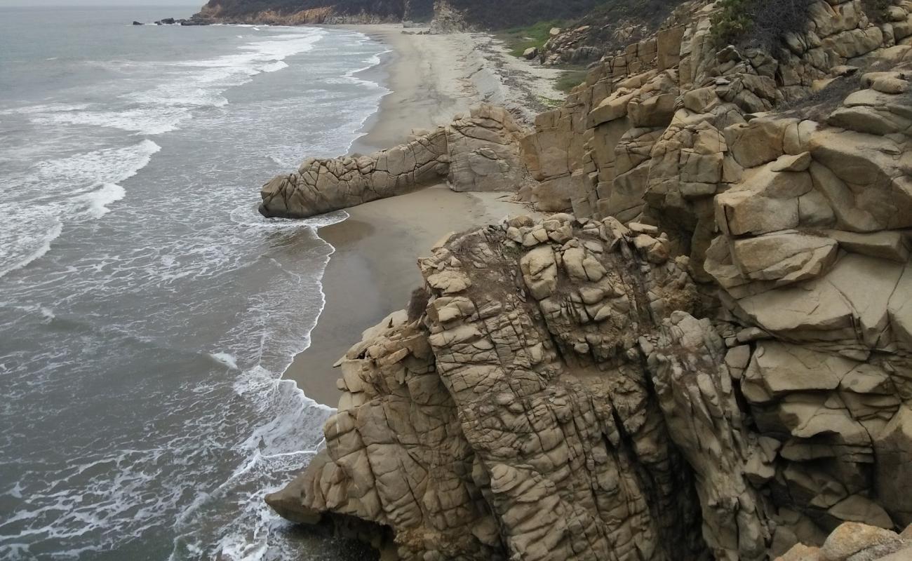 Фото Gamito beach с светлый песок поверхностью