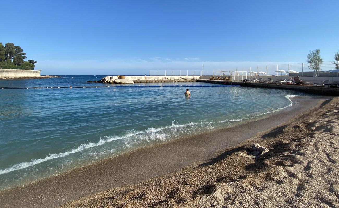 Фото Le Meridien Beach с белая чистая галька поверхностью