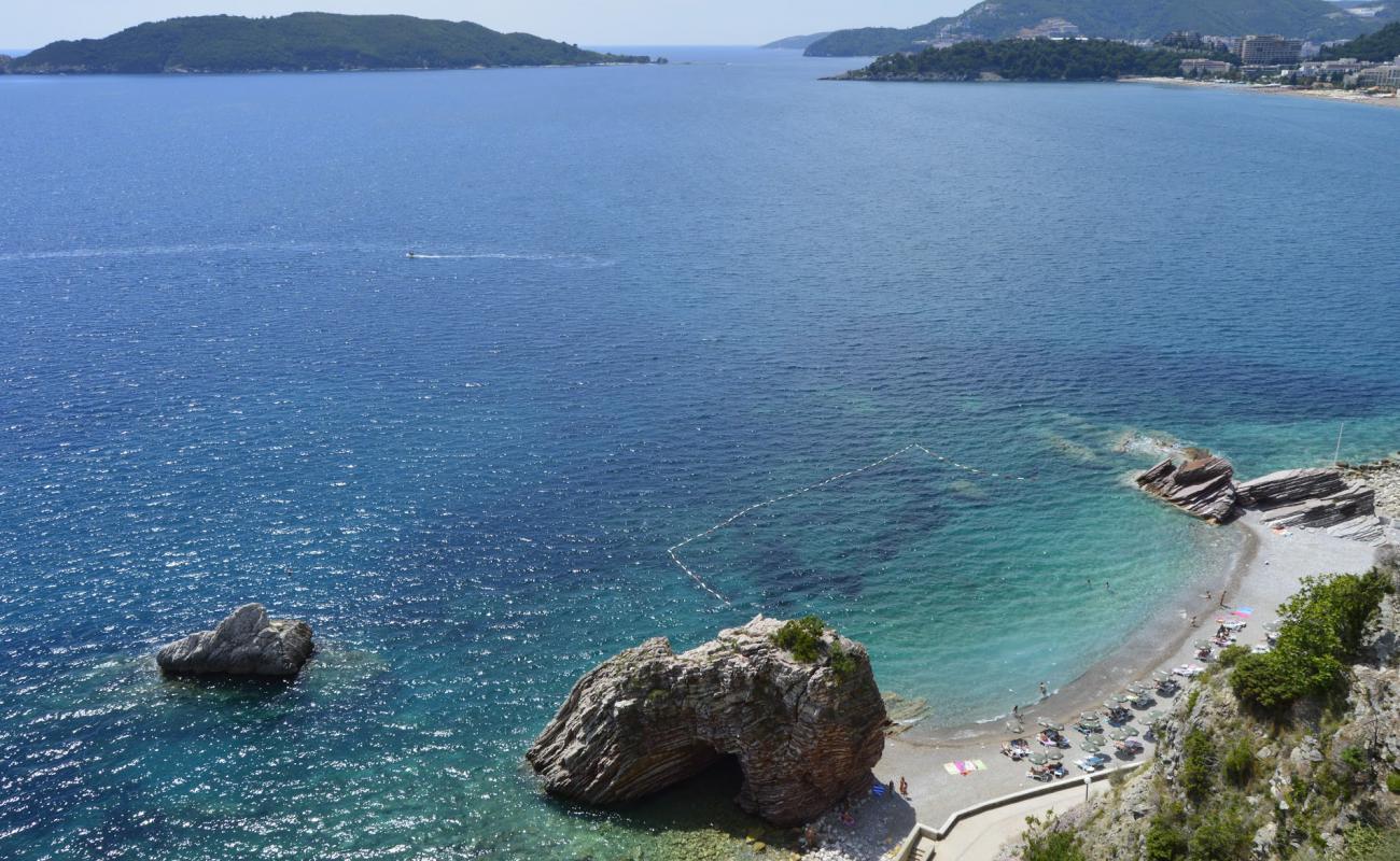 Фото Rafailovici beach с светлая галька поверхностью