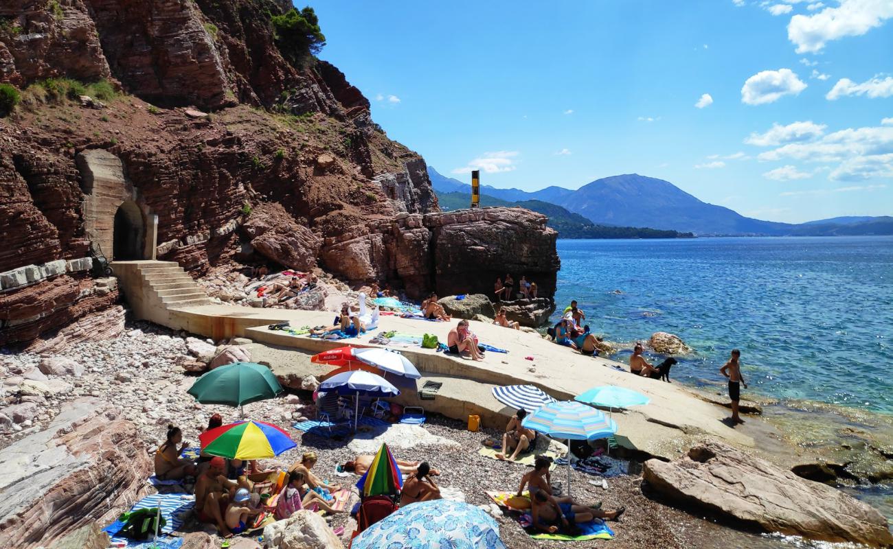 Фото Devachen beach с песок с камнями поверхностью