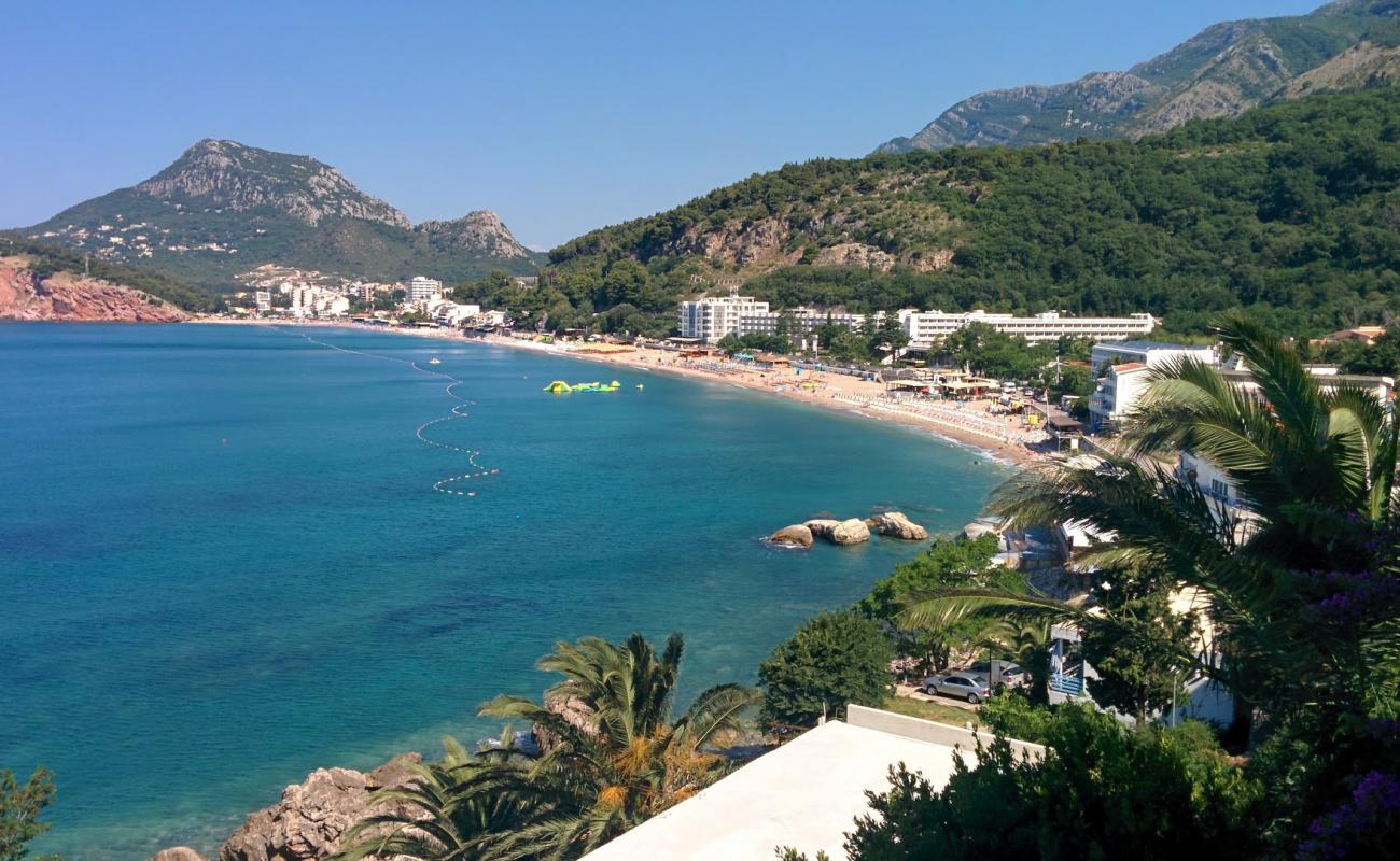 Фото Sutomore beach с белая чистая галька поверхностью