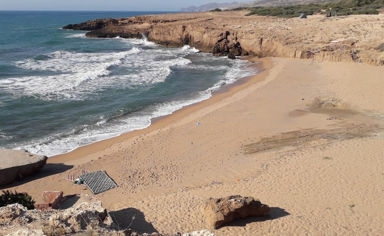 Фото Plage Marsa Yawyan с светлый песок поверхностью