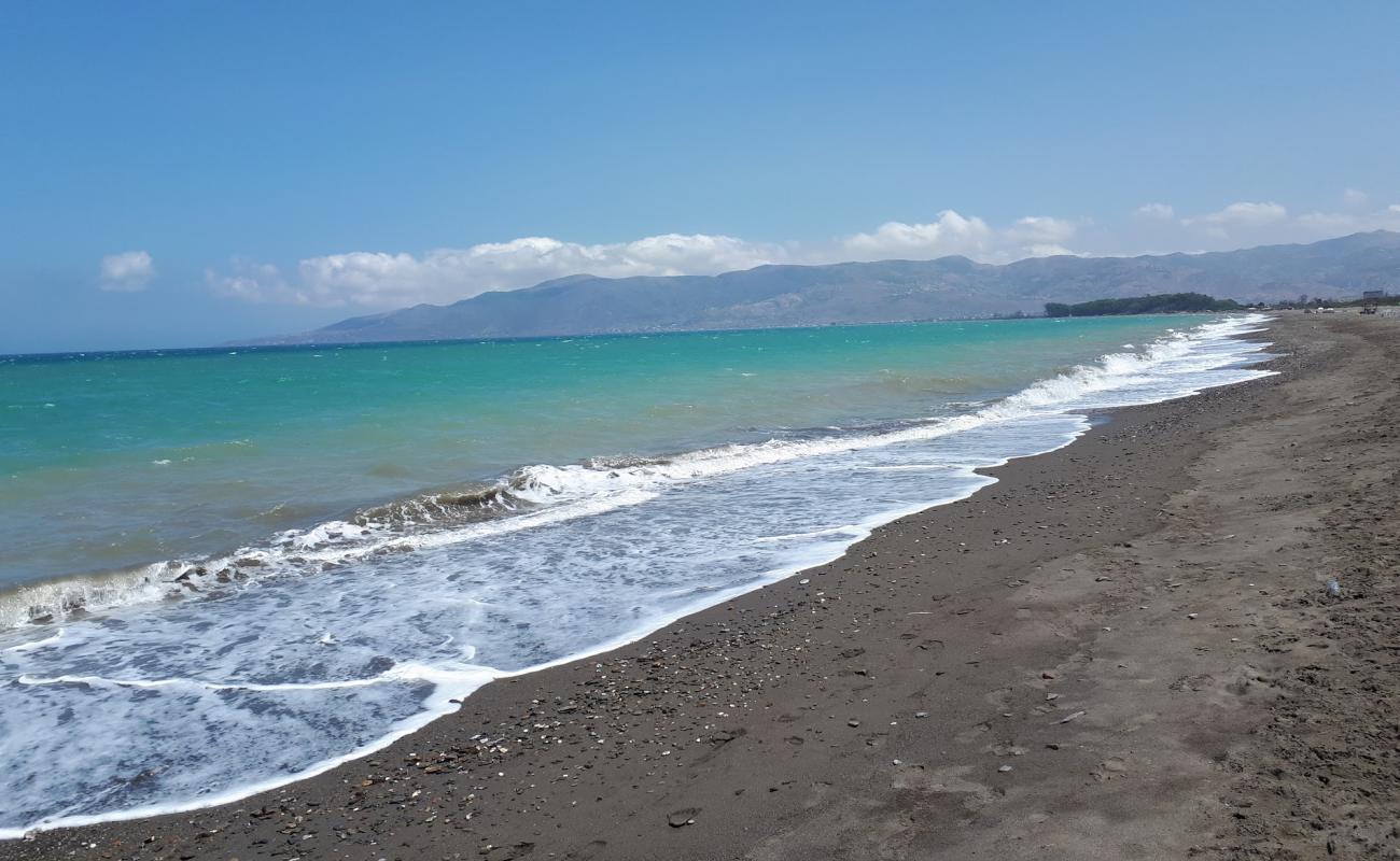 Фото Plage Souani с серый песок поверхностью