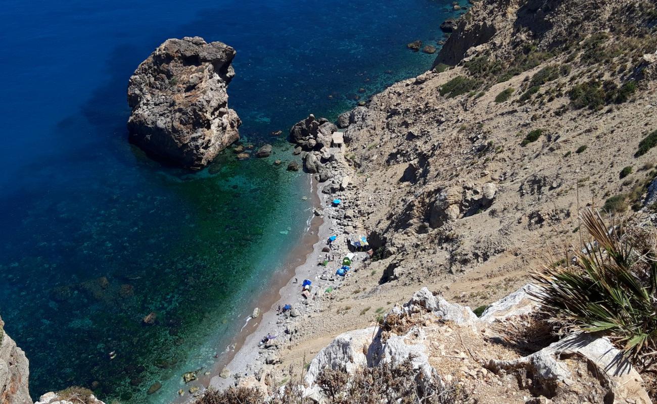 Фото Plage de Taydiwine с серая галька поверхностью