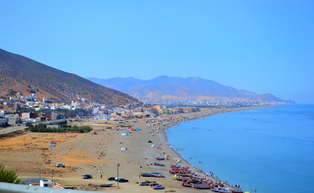 Фото Plage Oued Laou с серый песок поверхностью