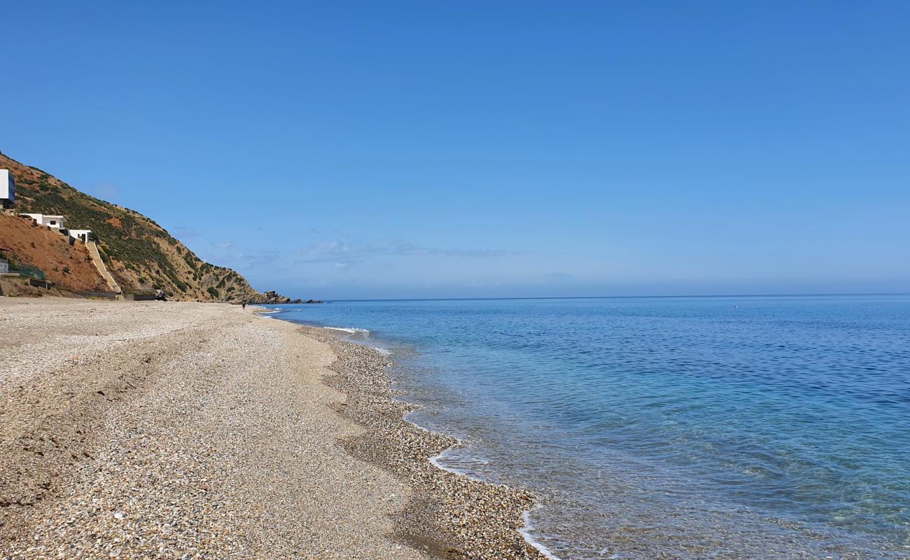 Фото Tamernout plage с серая галька поверхностью