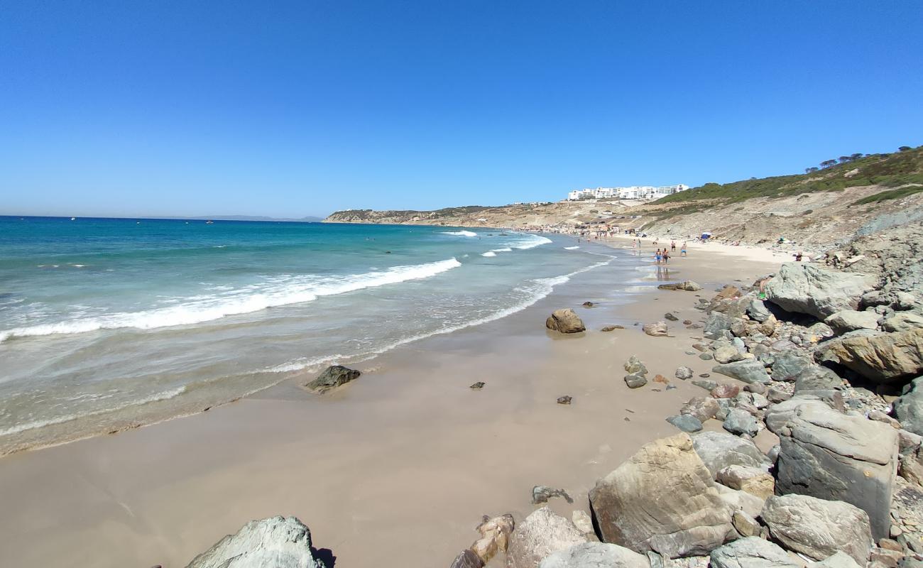 Фото Plage Mrisat с светлый песок поверхностью