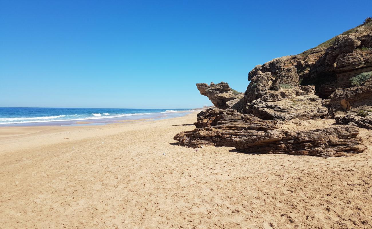 Фото Achakar Beach с золотистый песок поверхностью