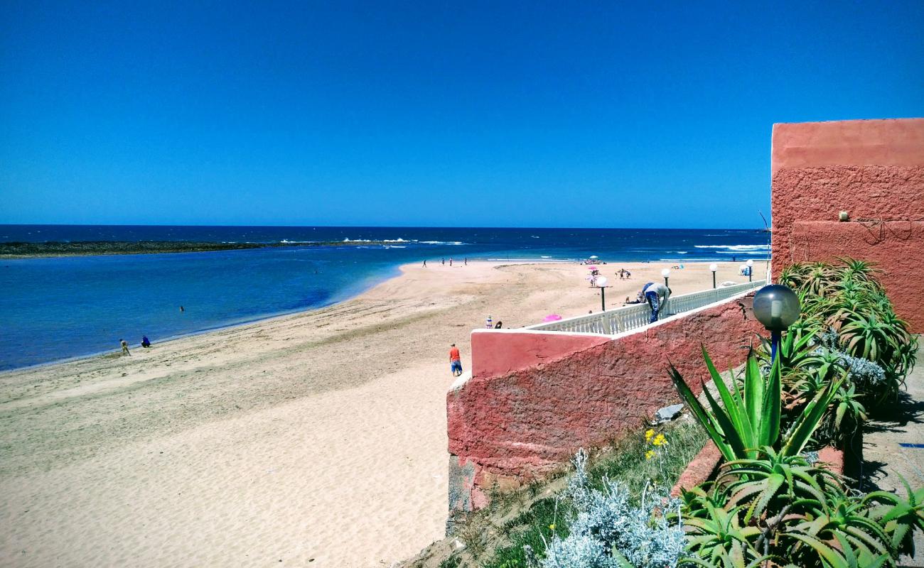 Фото Plage Kasbah с серый песок поверхностью