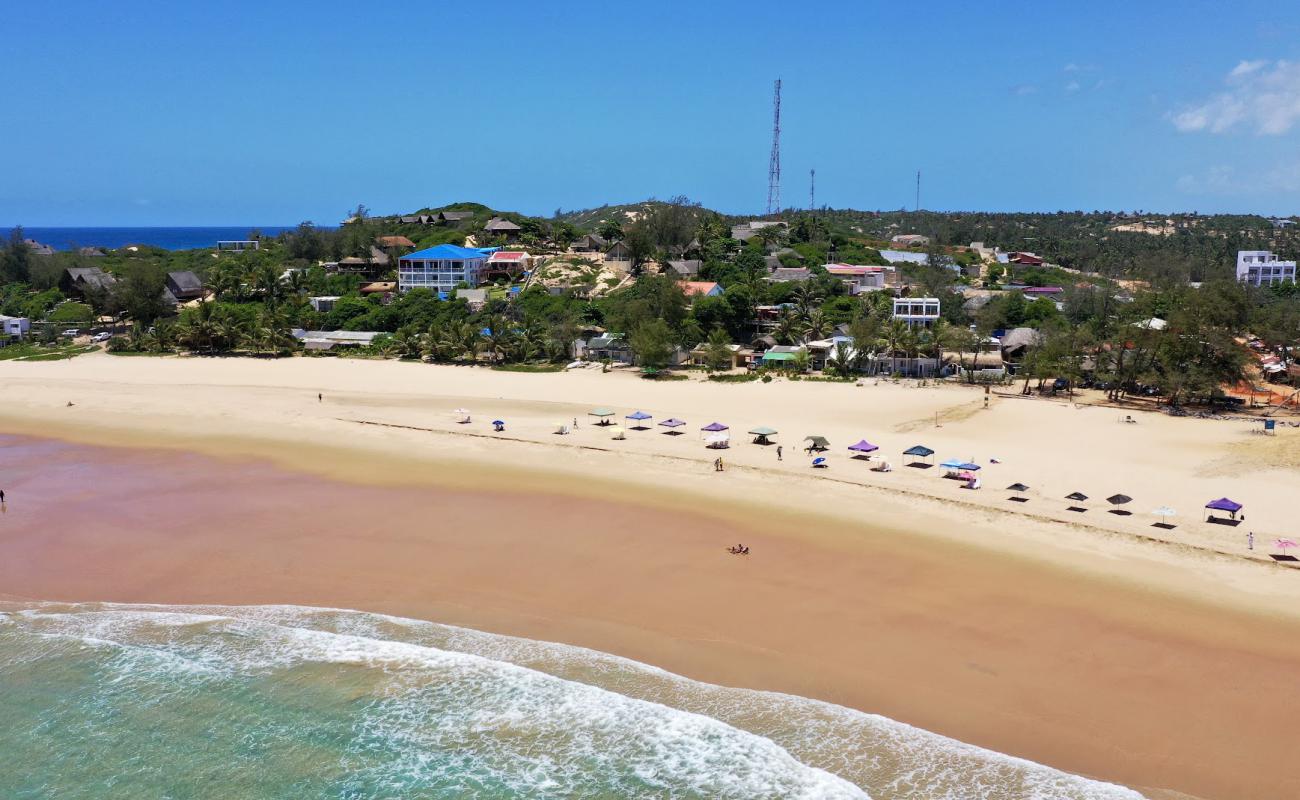 Фото Tofo Beach с светлый песок поверхностью