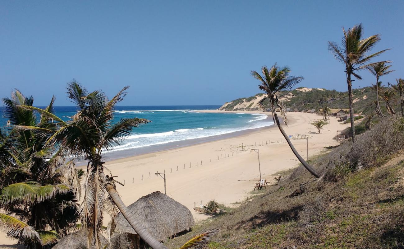 Фото Praia de Jangamo с золотистый песок поверхностью