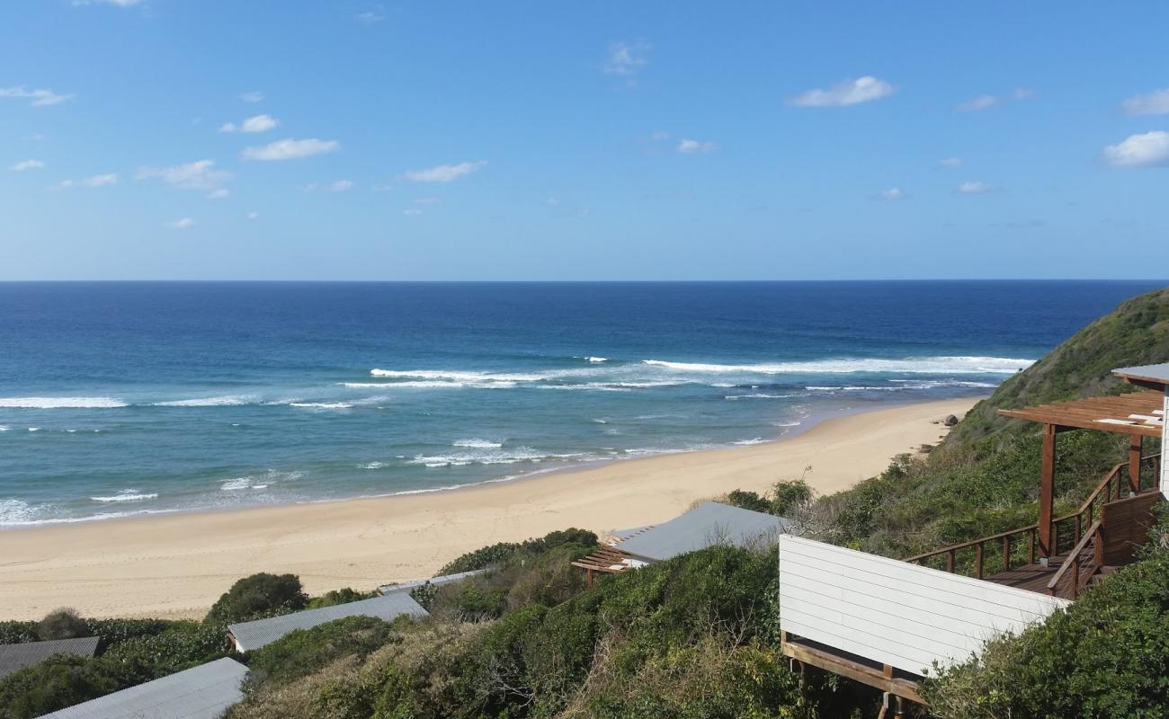 Фото Ponta Mamoli Beach с светлый песок поверхностью