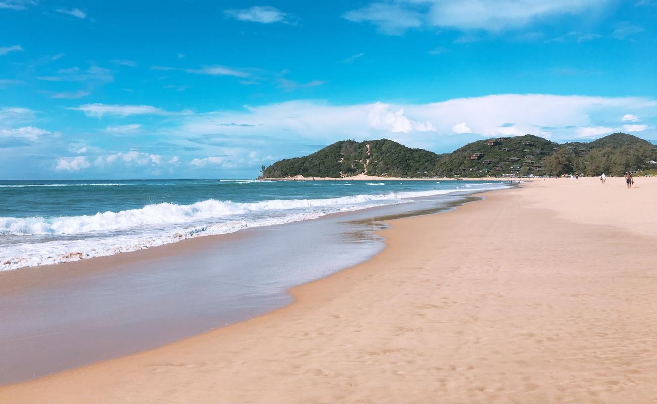 Фото Ponta do Ouro Beach с светлый песок поверхностью