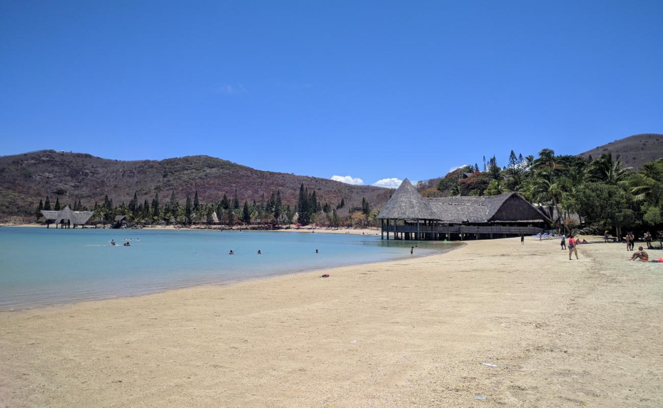 Фото Kuendu Beach с песок с камнями поверхностью