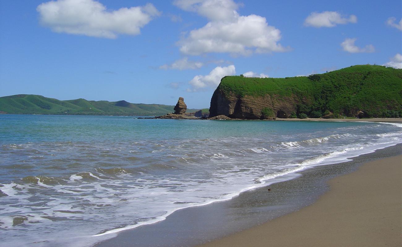 Фото Roche Percee Beach с светлый песок поверхностью