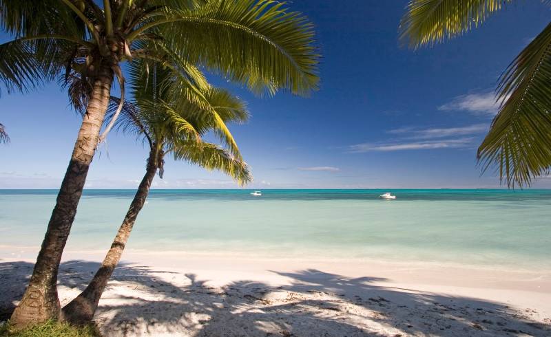 Фото Saint-Joseph Beach с белый чистый песок поверхностью