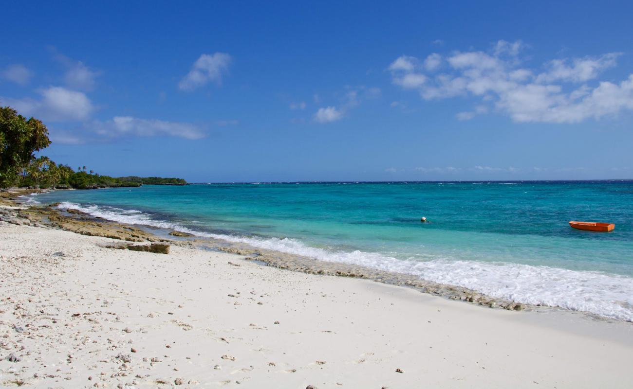 Фото Tiberia Galoy Beach Syparaish Coastline с светлый песок поверхностью