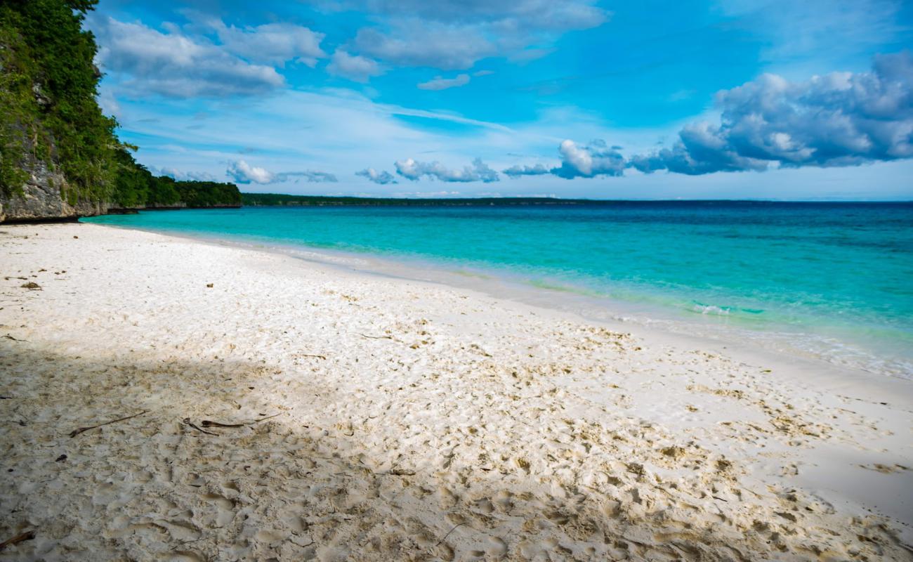 Фото Easo Beach с белый песок поверхностью