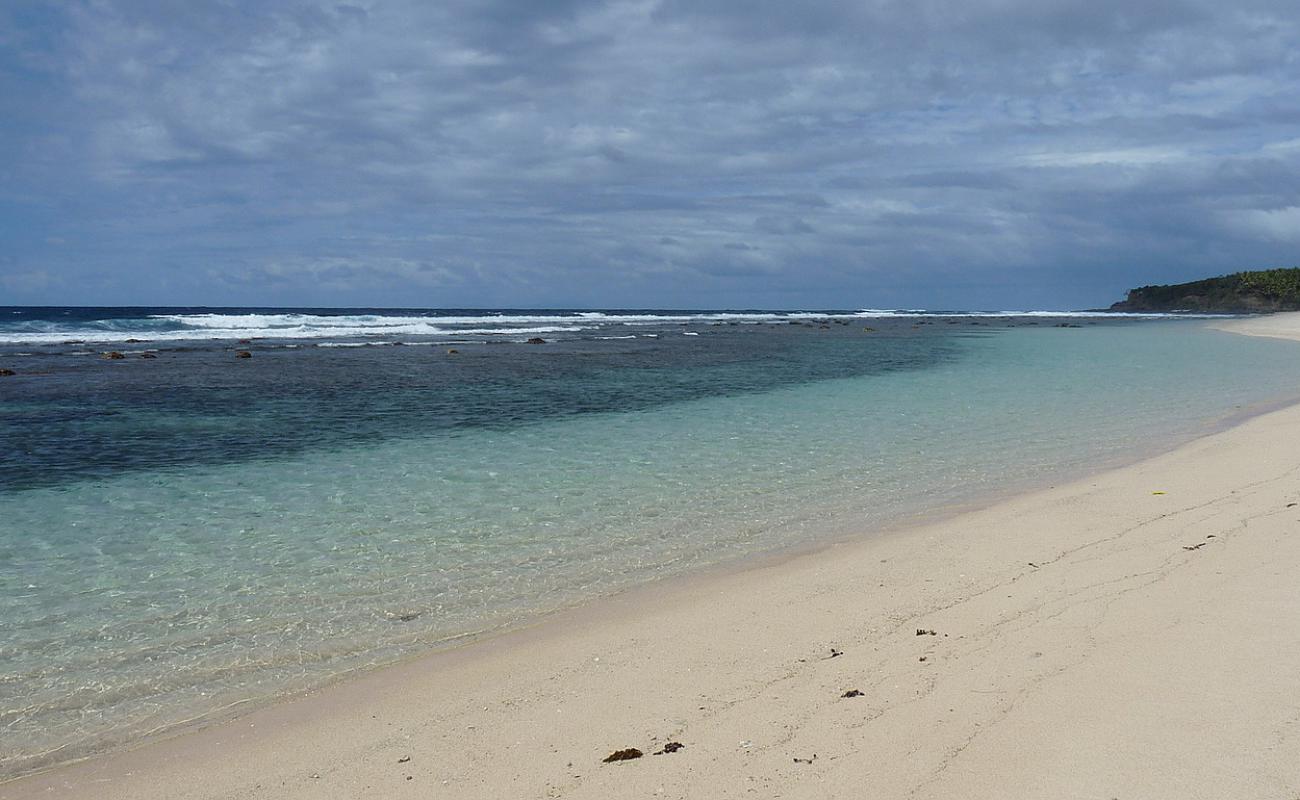 Фото Ireupuow Beach с светлый песок поверхностью