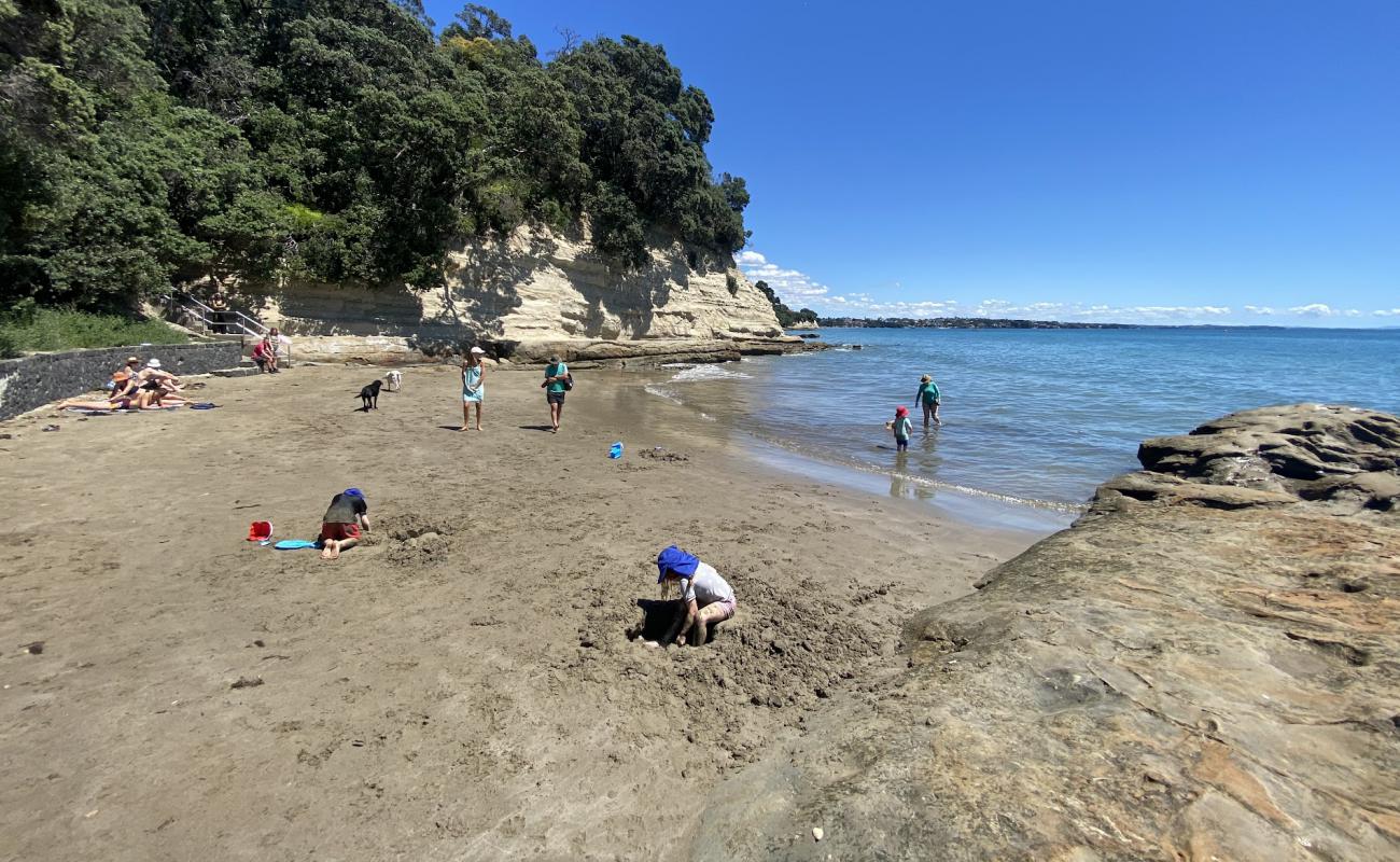 Фото St Leonards Bay Beach с светлый песок поверхностью