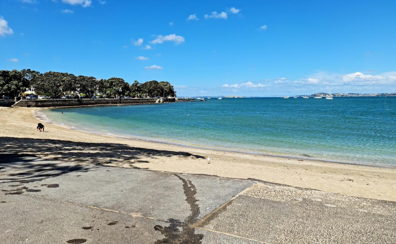 Фото Devonport Beach с светлый песок поверхностью