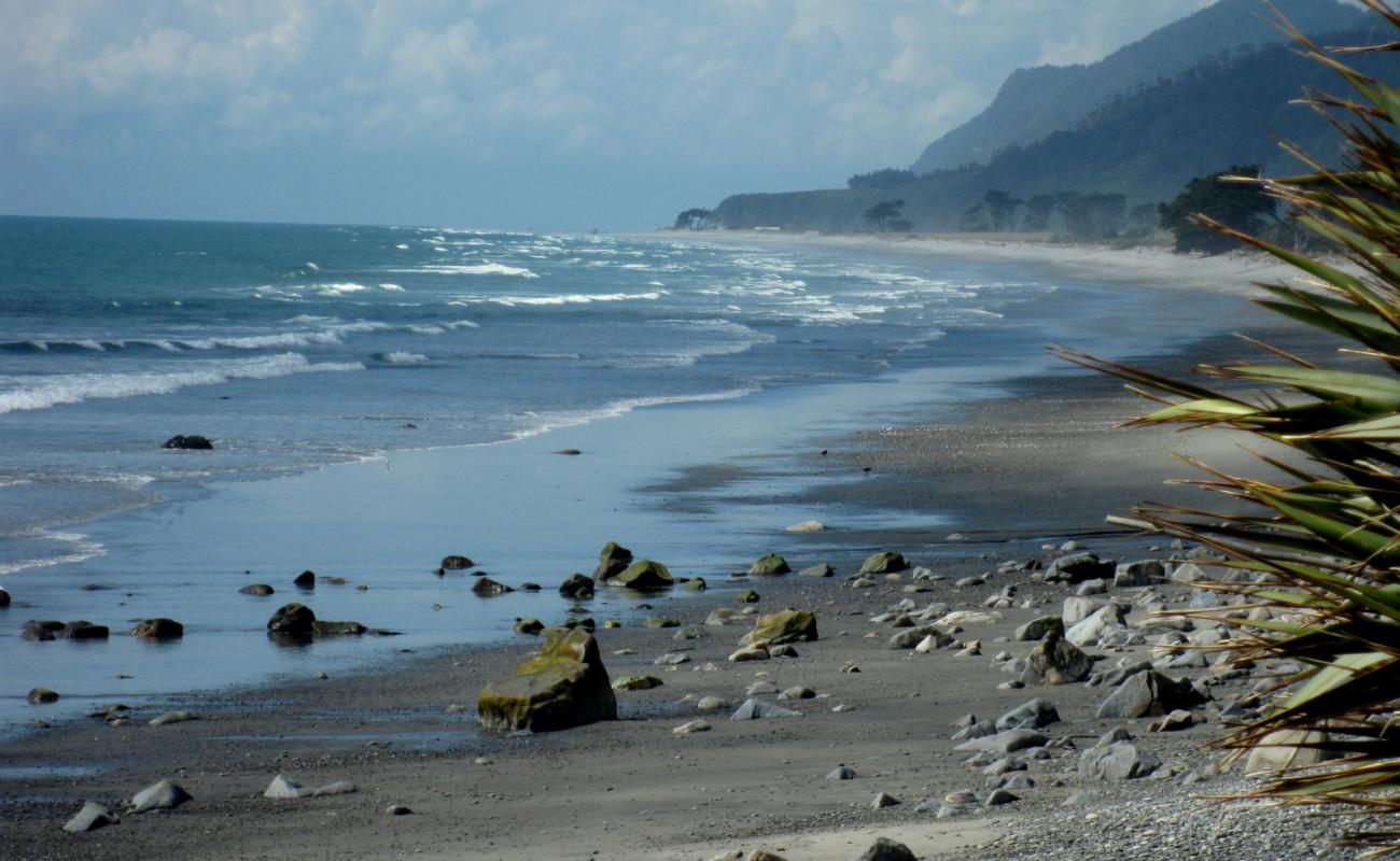 Фото Kawatiri Beach с светлый песок поверхностью