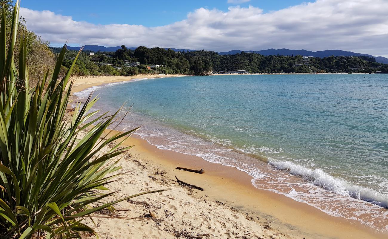 Фото Little Kaiteriteri Beach с светлый песок поверхностью