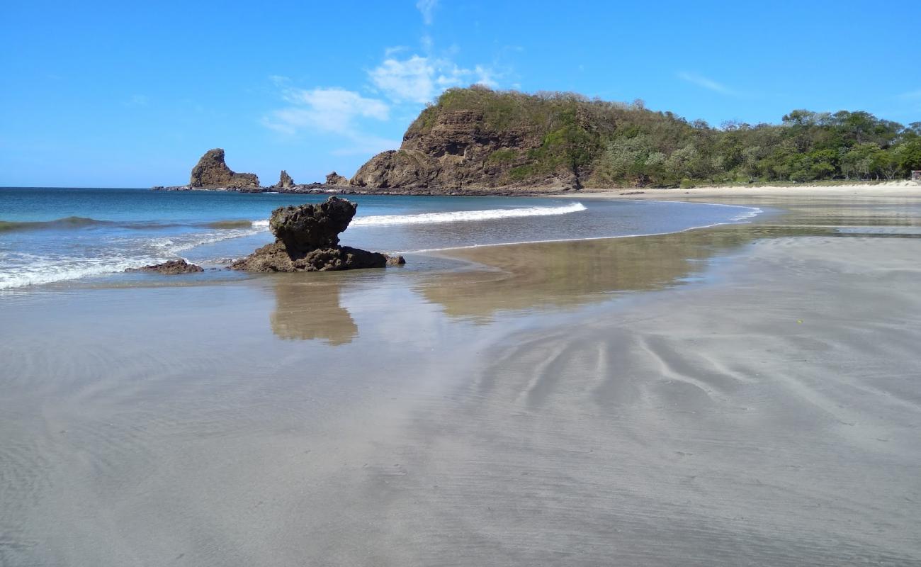 Фото Playa Maderas с песок с галькой поверхностью