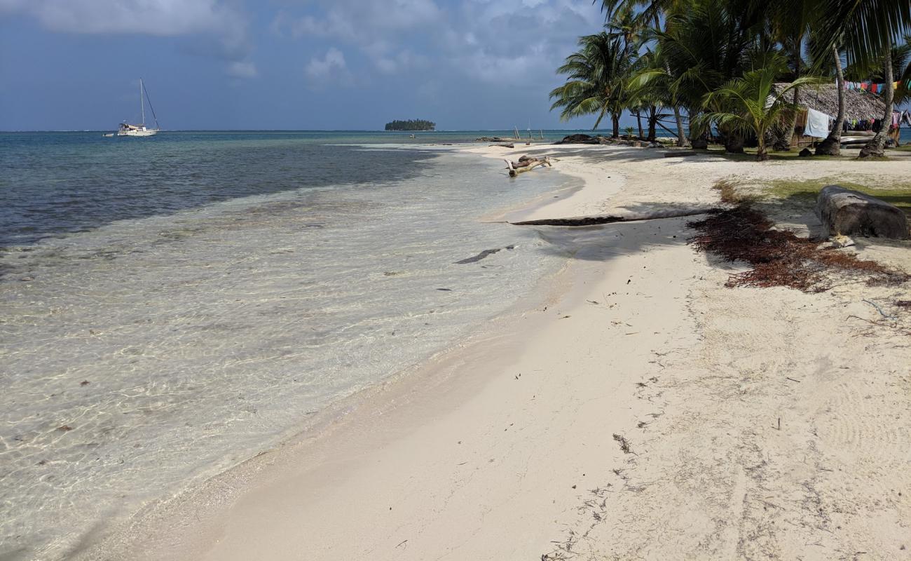 Фото Nugu Dup beach с белый песок поверхностью