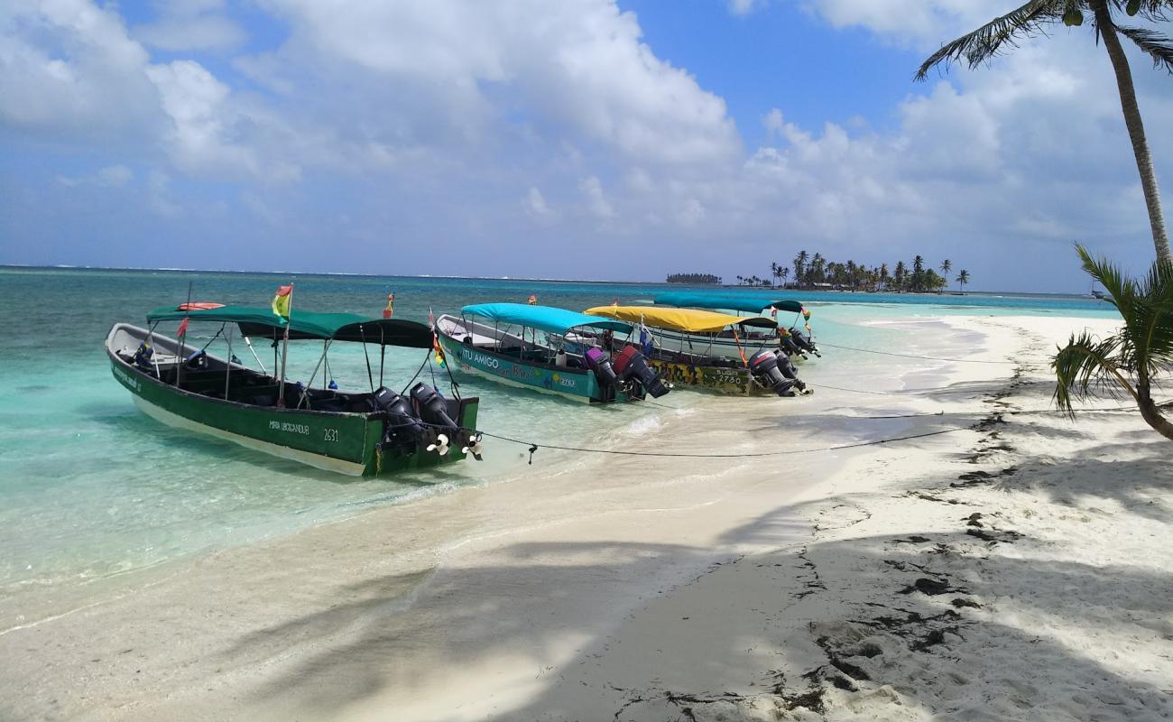 Фото Needle Island beach с белый песок поверхностью