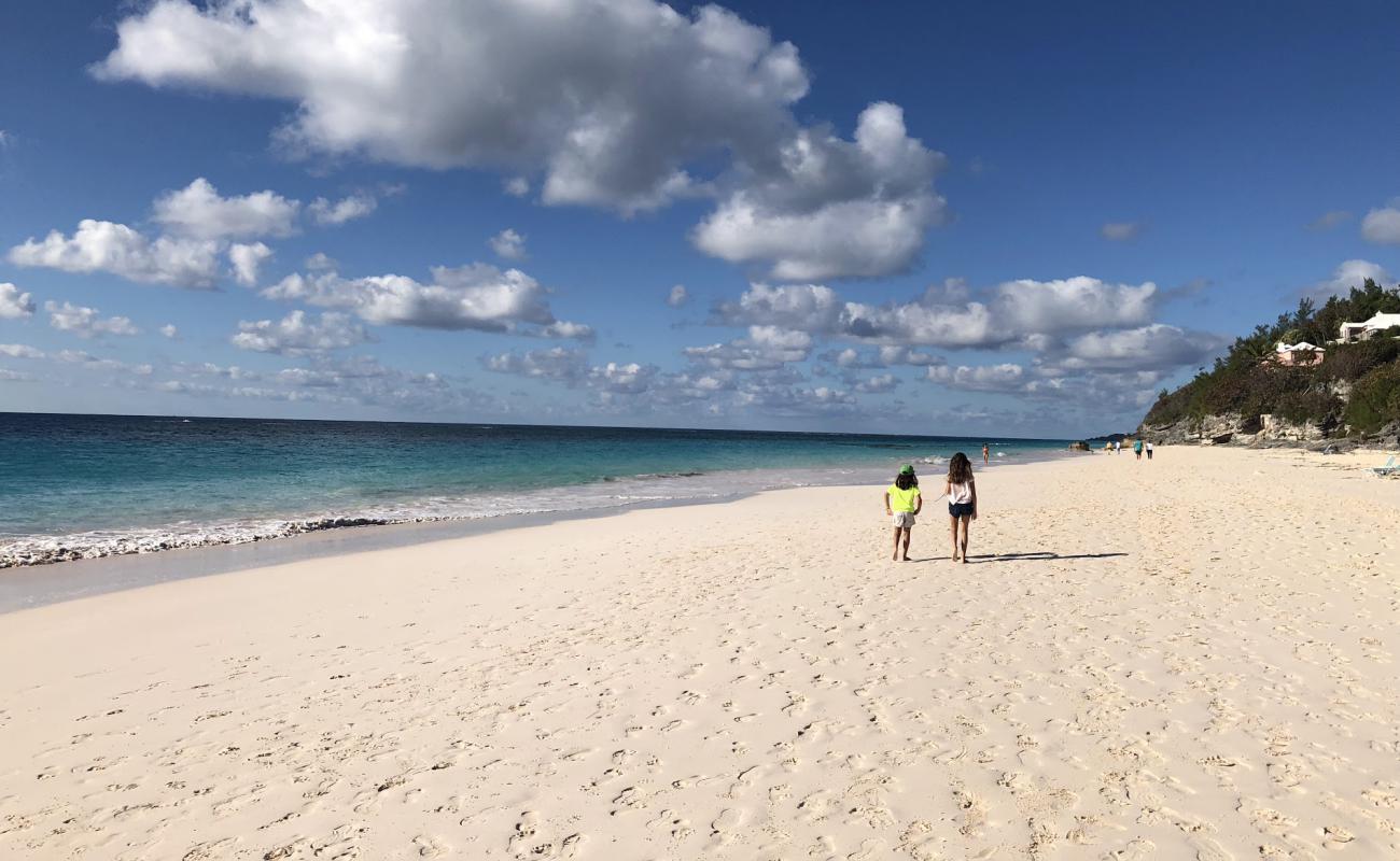 Фото Elbow Beach с золотистый песок поверхностью