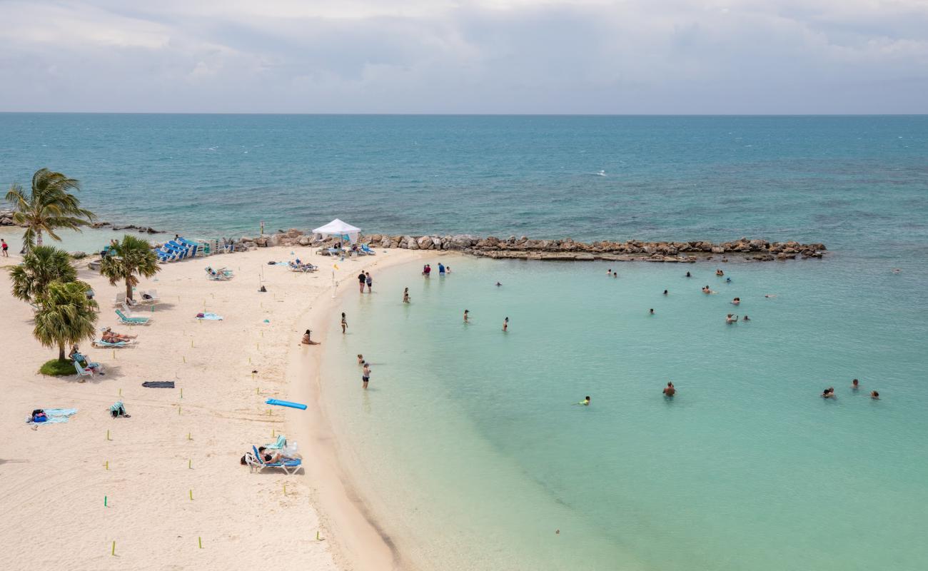 Фото Snorkel Park Beach с золотистый песок поверхностью