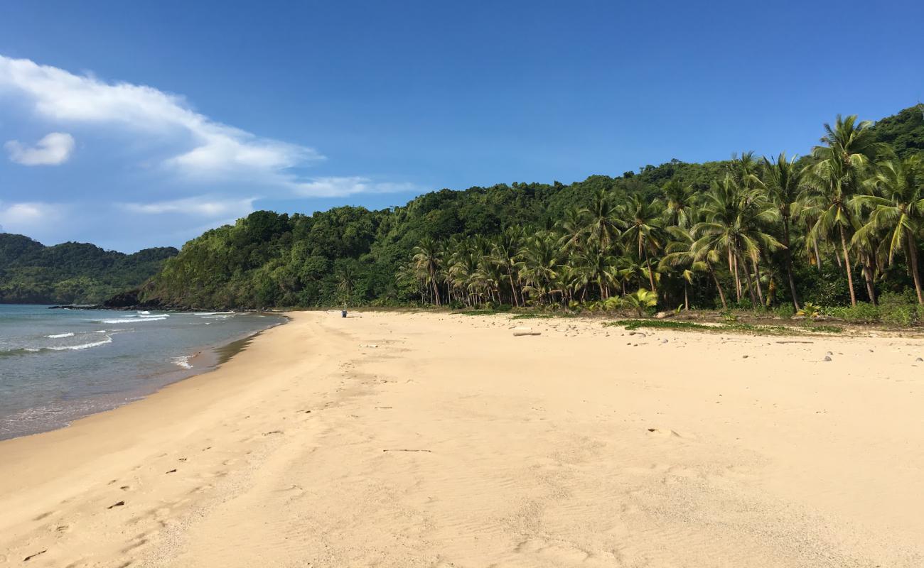 Фото Mariposa Beach с светлый песок поверхностью