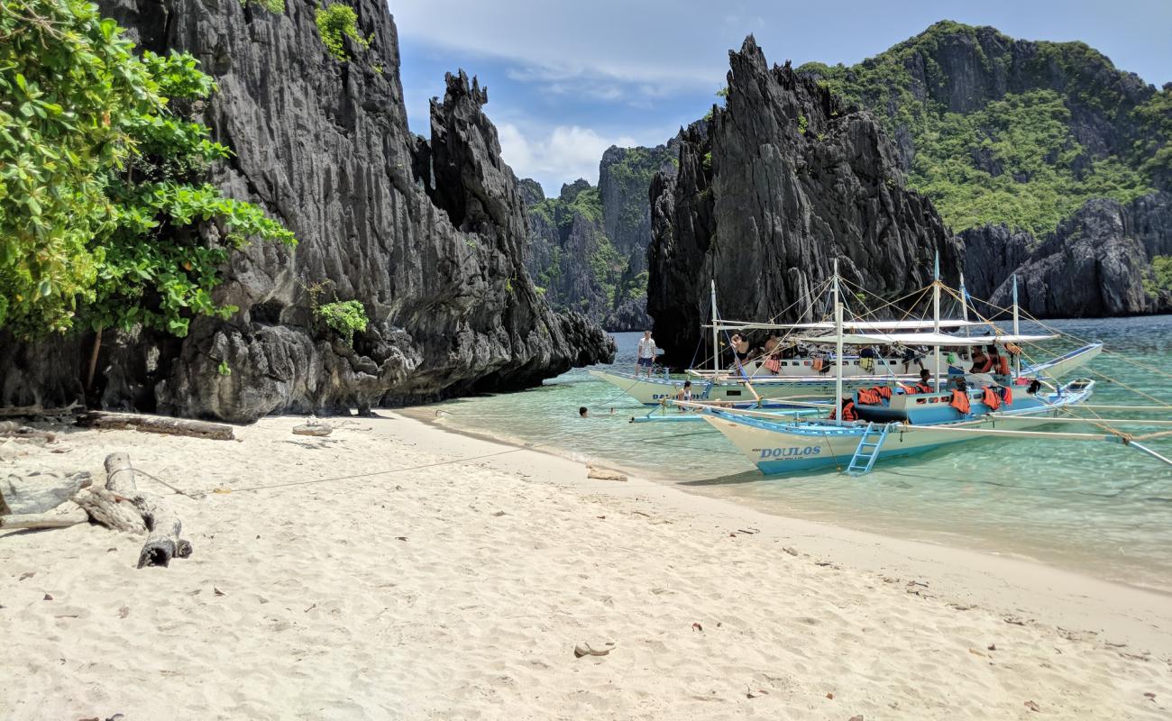 Фото Shimizu Island Beach с светлый песок поверхностью