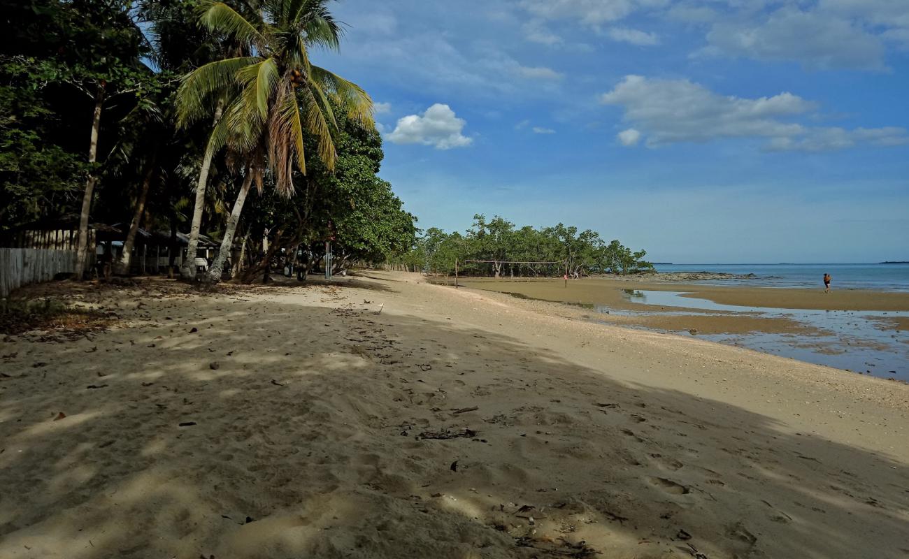 Фото Kilala Beach с светлый песок поверхностью