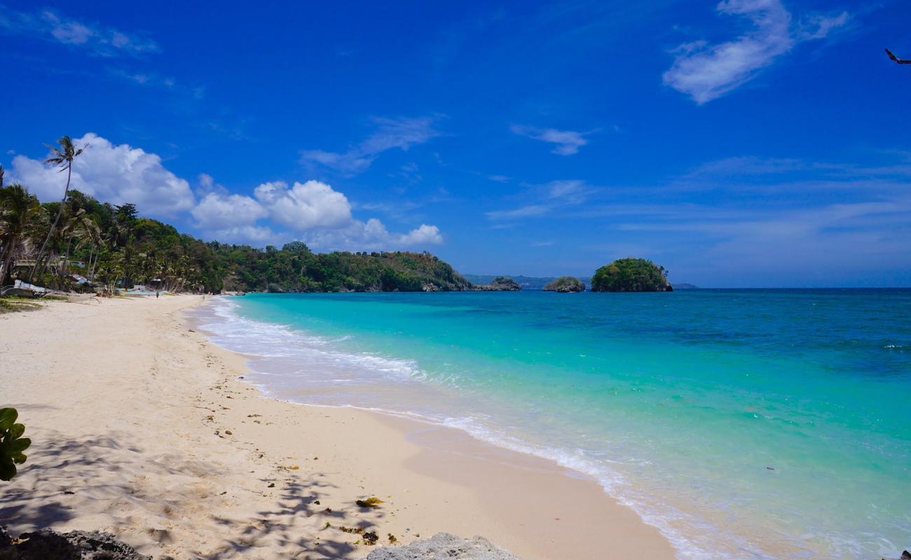 Фото Iligan Beach с золотистый песок поверхностью