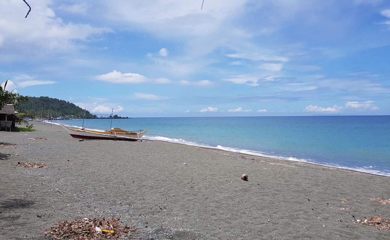 Фото Pinamalayan Beach с серая чистая галька поверхностью