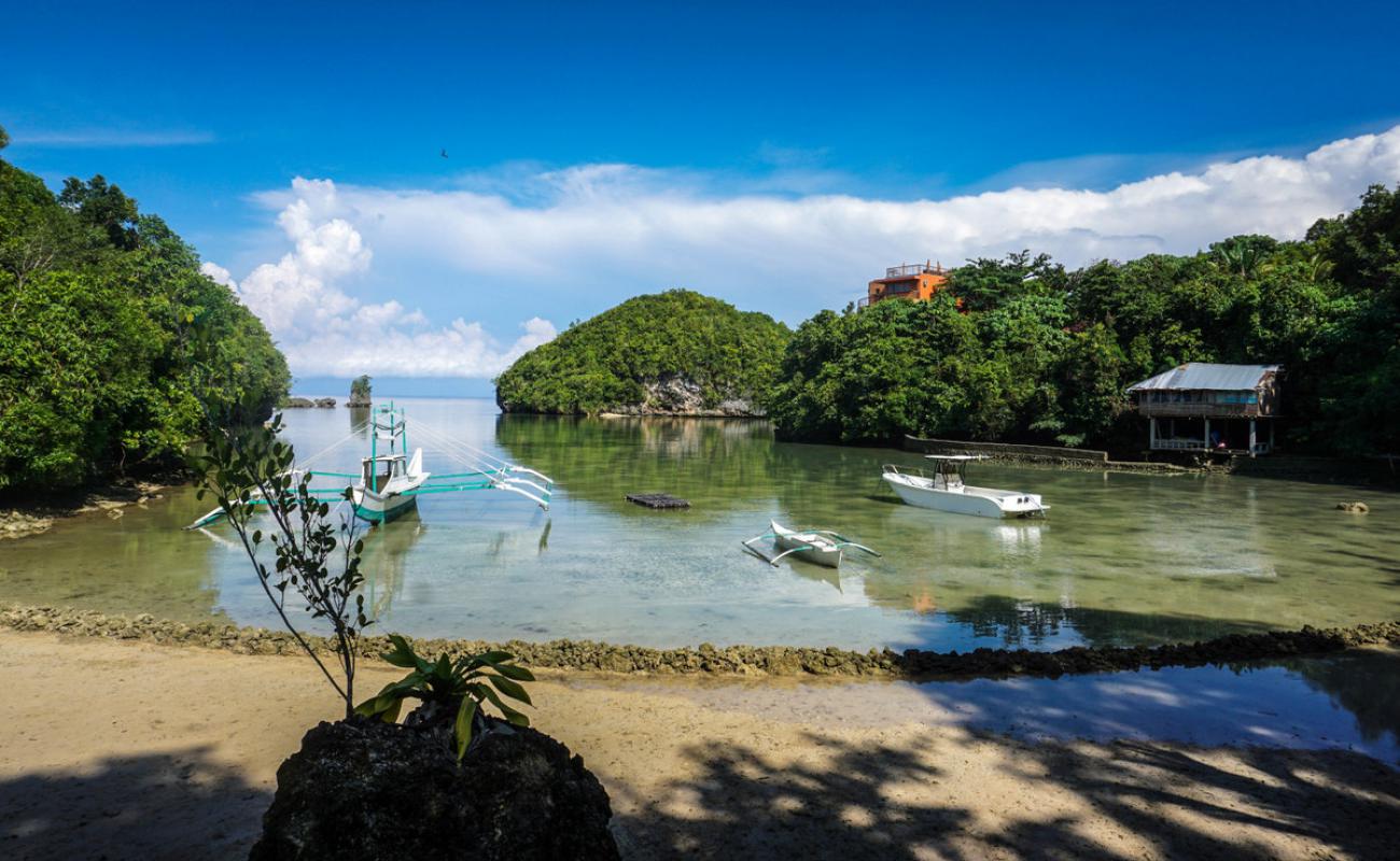 Фото Tropical Mystique Beach с светлый песок поверхностью