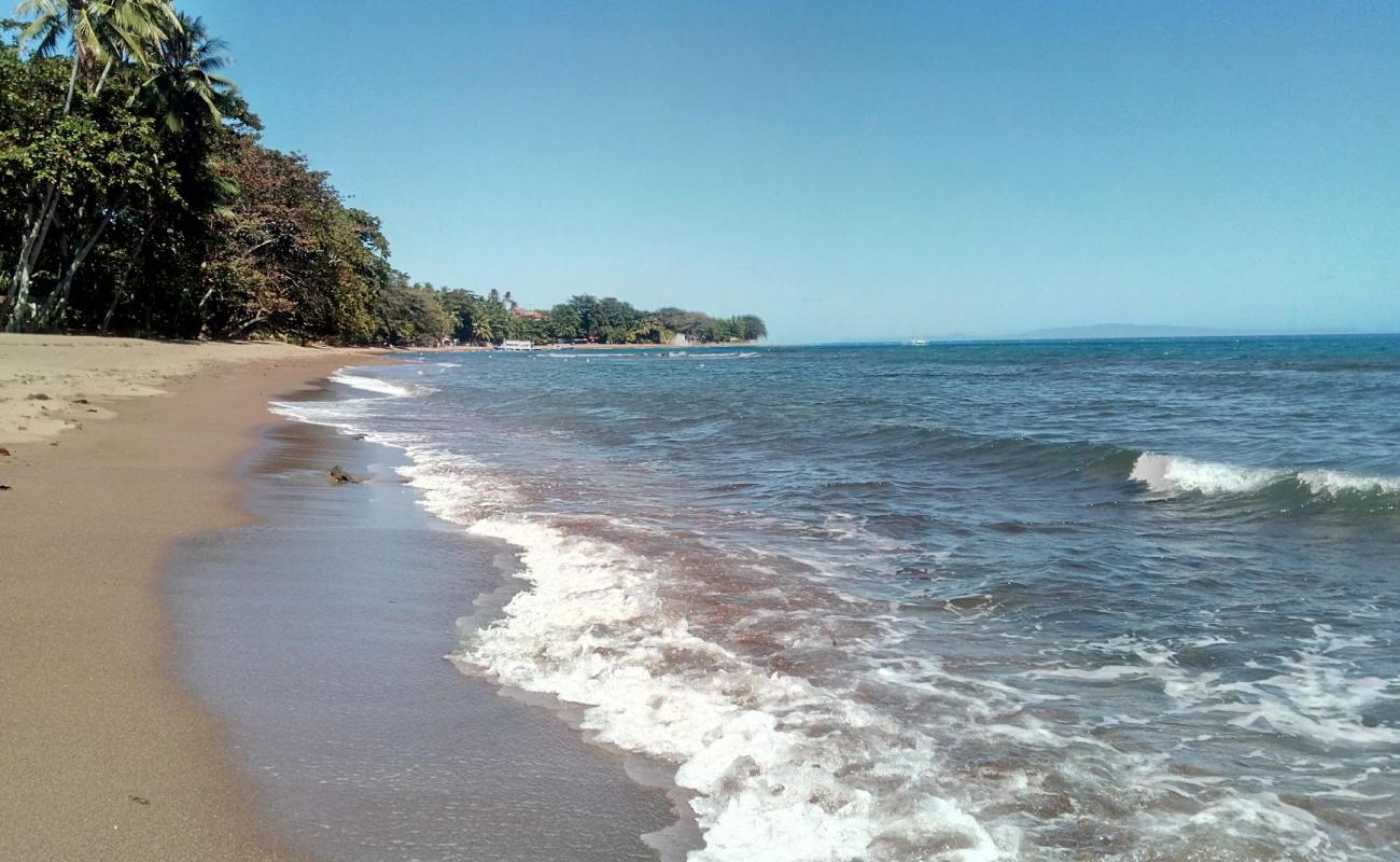 Фото Uzi's Beach с светлый песок поверхностью