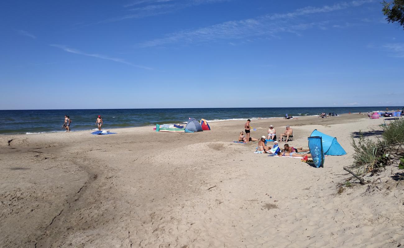 Фото Gaski Beach с светлый песок поверхностью