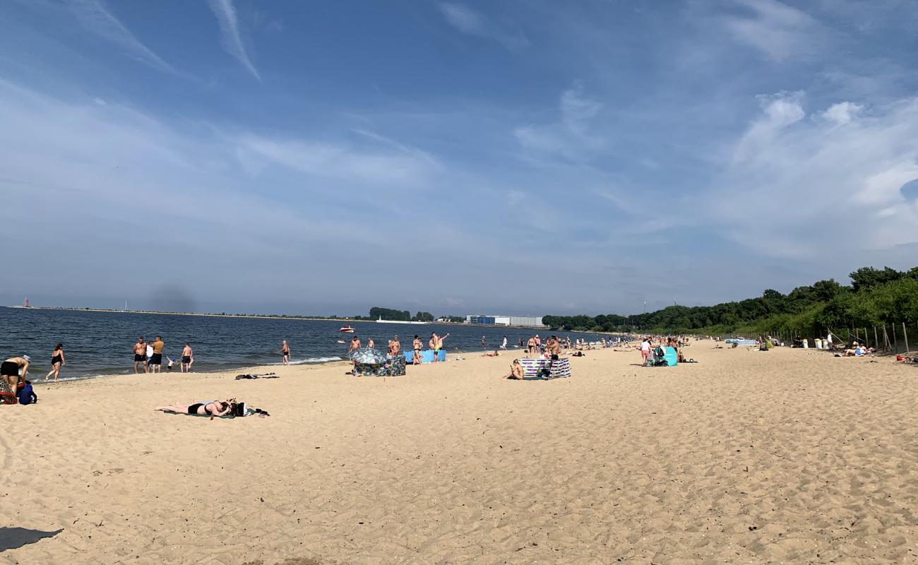 Фото Brzezno Park beach с золотистый песок поверхностью