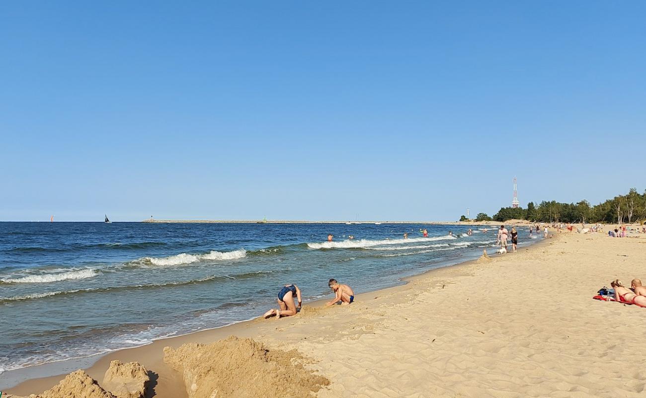 Фото Gorki Zachodnie Beach с светлый песок поверхностью