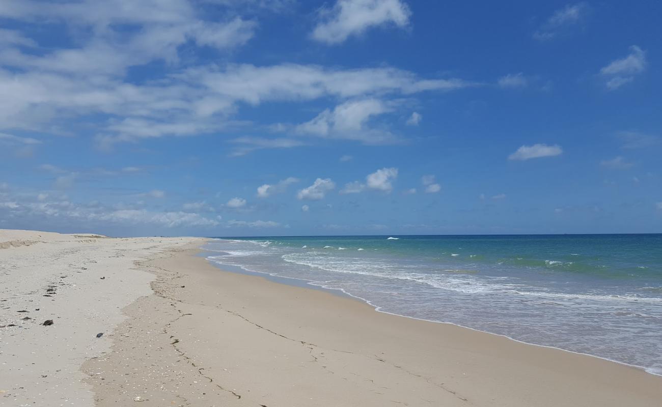 Фото Barra da Fuseta с темный чистый песок поверхностью